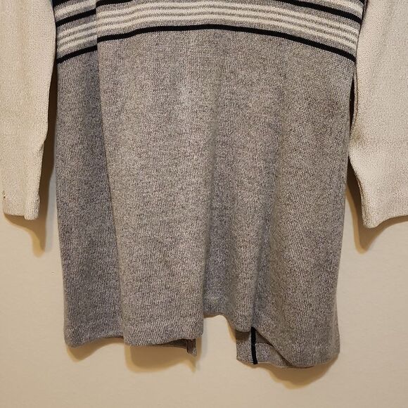 - ST.JOHN Cream, gray and black  cardigan gold buttons - Picture 5 of 14